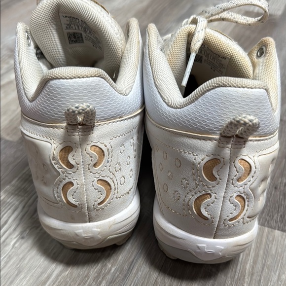 Under Armour Bryce Harper Boys UA White and Gold Cleats Size 5.5 - Picture 5 of 8